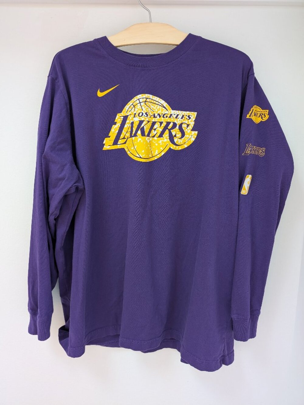 L.A. Lakers Long Sleeve Nike Loose Fit Tee. Size XL